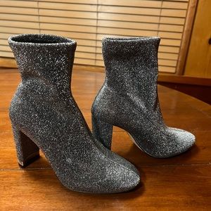 Mandy Glitter Stretch Knit Ankle Boot Size 8 ✨ Silver 3.5 Heel